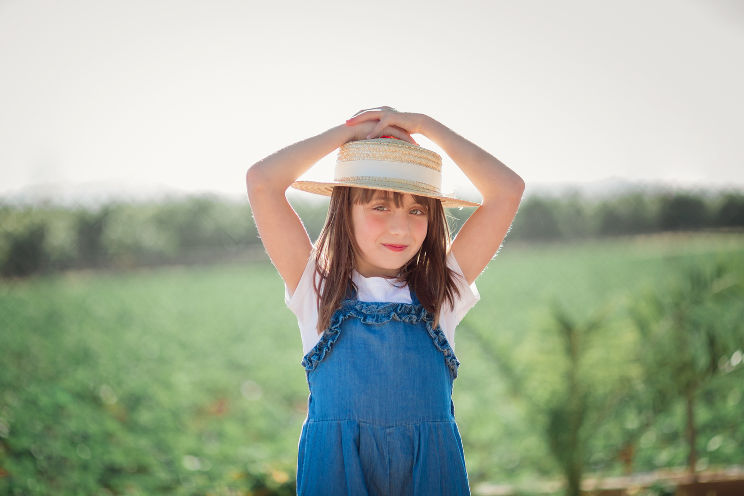 Sesión en campo con sombrero